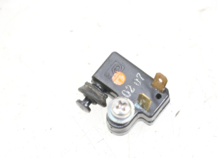 CONTACTEUR FEU STOP DROIT