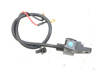 CONTACTEUR FEU STOP GAUCHE