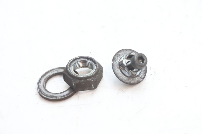 photo de TUERCA PIÑÓN SALIDA CAJA CAMBIOS SUZUKI GSR 600 (2005 - 2012) - Detalle de la pieza