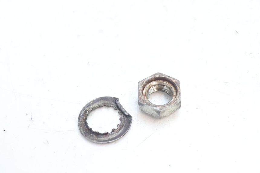 photo de TUERCA PIÑÓN SALIDA CAJA CAMBIOS SUZUKI SV S 650 (1999 - 2002) - Zoom estado de uso