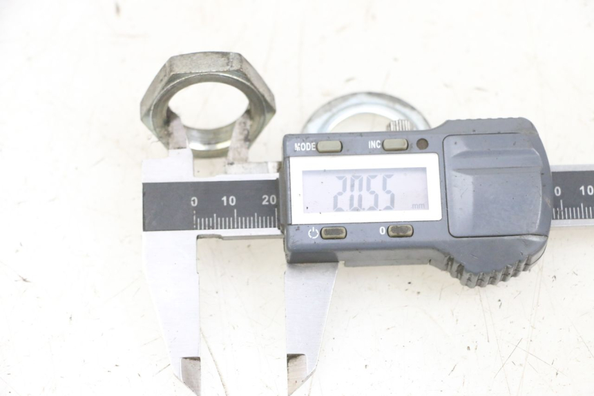 photo de TUERCA TIJA HORQUILLA SUZUKI BURGMAN 650 (2013 - 2020) - Zoom estado de uso