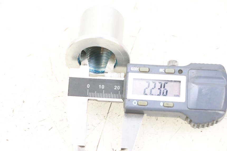 photo de TUERCA TIJA HORQUILLA ROYAL ENFIELD CONTINENTAL GT 650 (2019 - 2024) - Detalle de la pieza