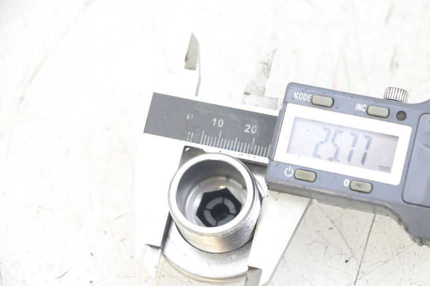 photo de TUERCA TIJA HORQUILLA KAWASAKI ER-6 ER6 N 650 (2012 - 2016) - Otra perspectiva