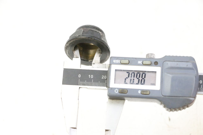 photo de TUERCA TIJA HORQUILLA YAMAHA FJ 36Y 1100 (1984 - 1985) - Zoom estado de uso