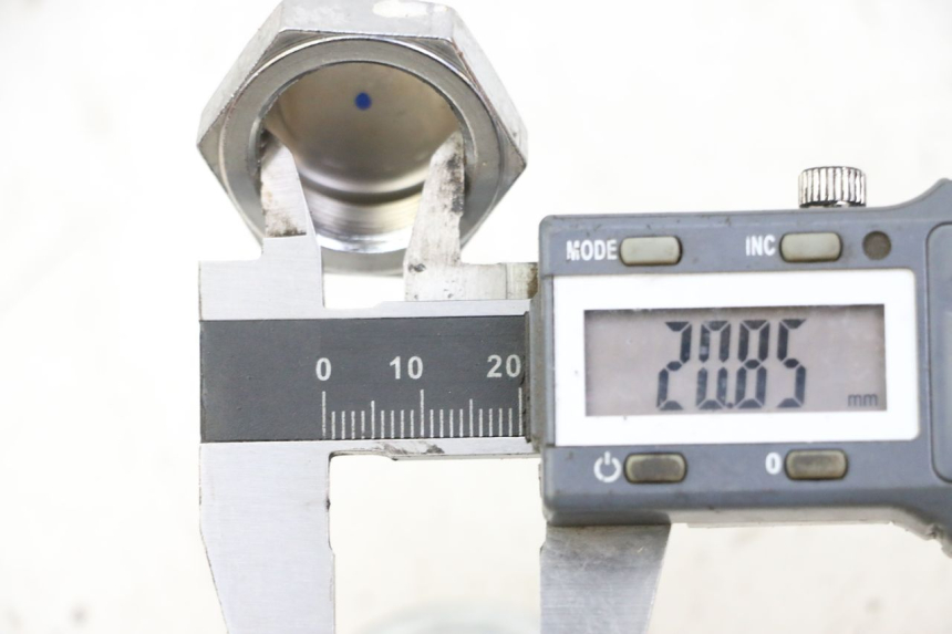 photo de TUERCA TIJA HORQUILLA SUZUKI GSR 750 (2011 - 2017) - Detalle de la pieza