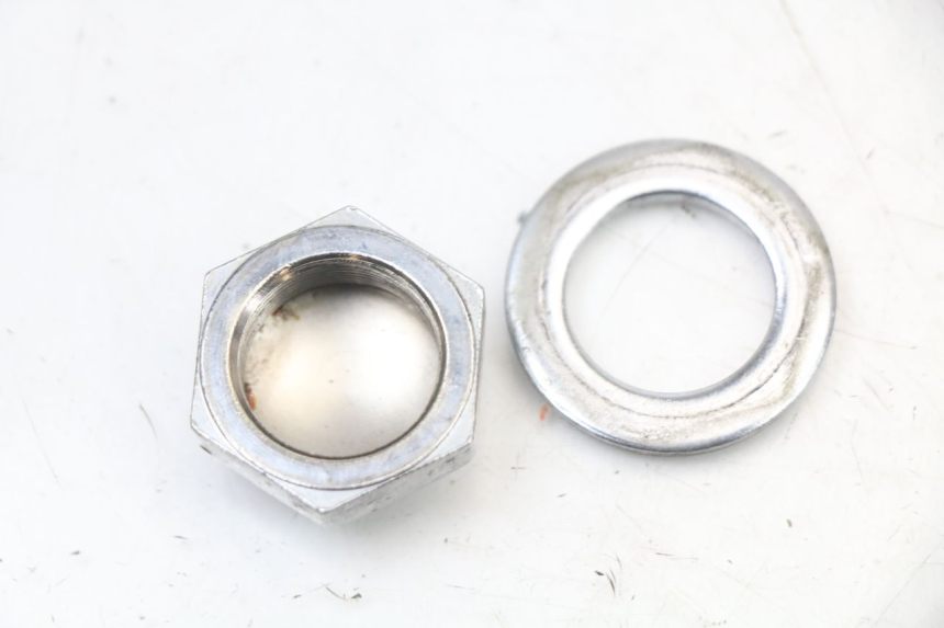 photo de TUERCA TIJA HORQUILLA KAWASAKI ZR7 ZR-7 S 750 (1999 - 2004) - Primer plano técnico