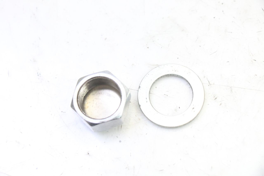 photo de TUERCA TIJA HORQUILLA YAMAHA XJ6 ABS 600 (2008 - 2016) - Primer plano técnico