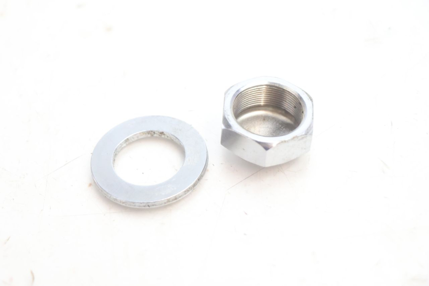 photo de TUERCA TIJA HORQUILLA HONDA XLV VARADERO 125 (2007 - 2012) - Primer plano técnico