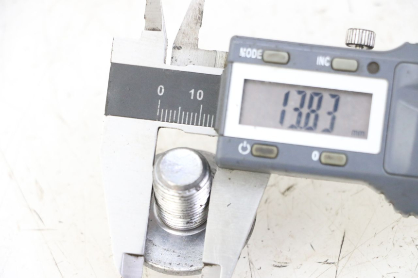 photo de TUERCA TIJA HORQUILLA YAMAHA TZR 50 (2008 - 2016) - Detalle de la pieza