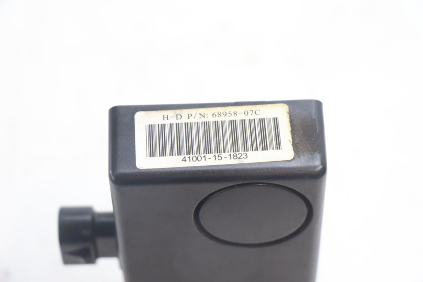 photo de ALARMA ANTIRROBO HARLEY DAVIDSON ROAD GLIDE FLTRXSE 1920 (2018 - 2022) - Primer plano técnico