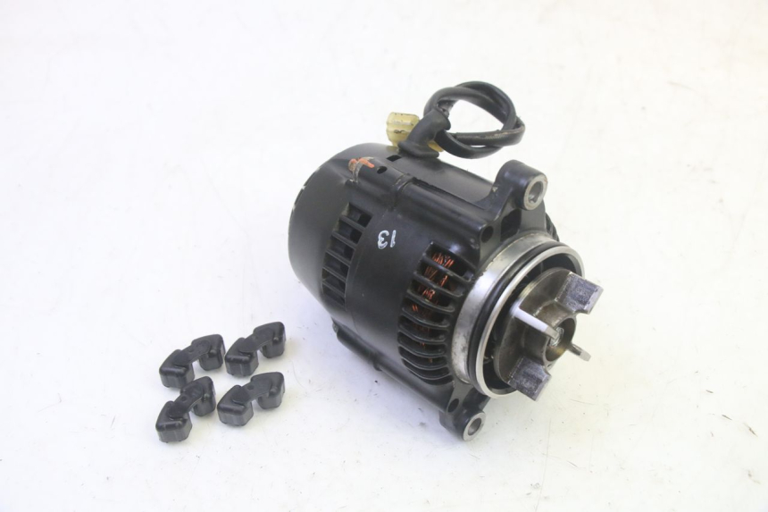 photo de ALTERNADOR KAWASAKI GPZ RX 1000 (1986 - 1988) - Primer plano técnico