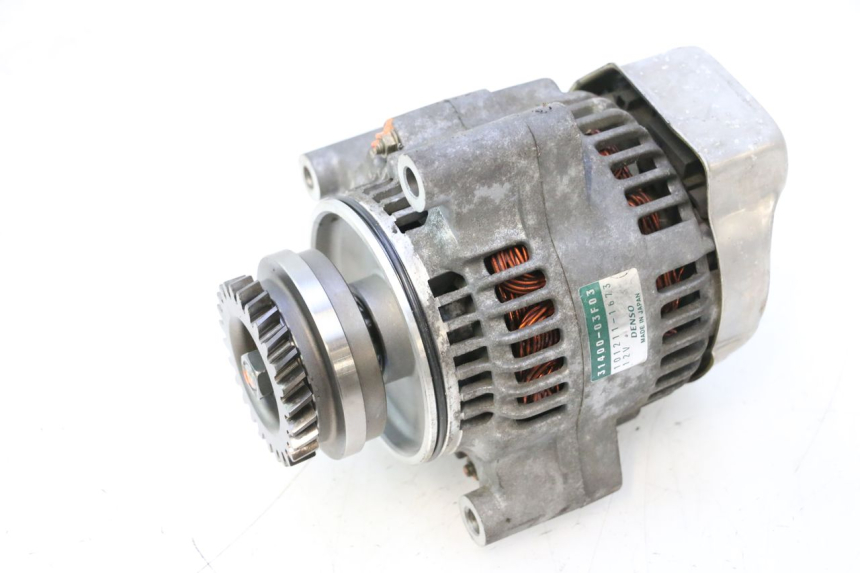 photo de ALTERNADOR SUZUKI GSF N BANDIT 1200 (2001 - 2005) - Primer plano técnico
