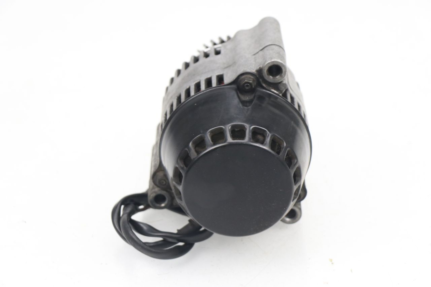 photo de ALTERNADOR SUZUKI GSXF GSX F 600 (1988 - 1997) - Primer plano técnico