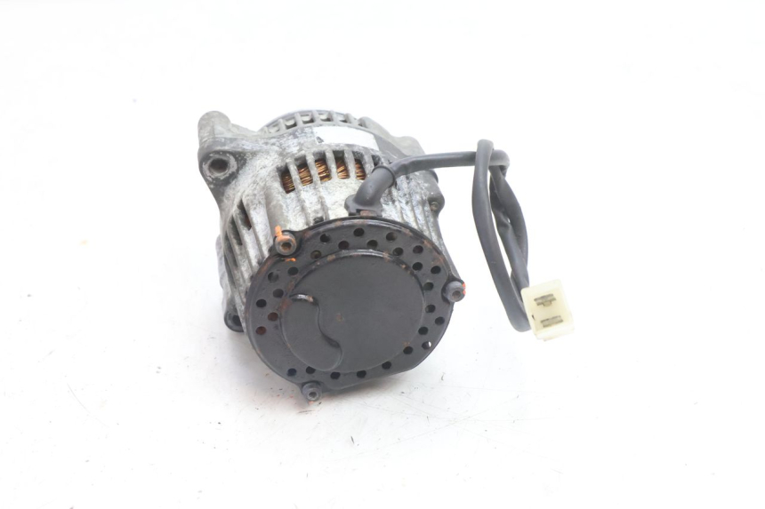 photo de ALTERNADOR YAMAHA XJR 1300 (1998 - 2002) - Primer plano técnico