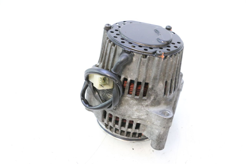photo de ALTERNADOR YAMAHA YZF R GENESIS 750 (1993 - 1998) - Primer plano técnico