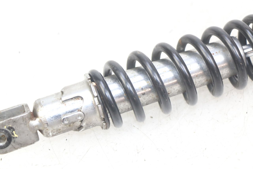 photo de AMORTIGUADOR TRASERO KYMCO AGILITY 16+ 4T 50 (2018 - 2023) - Primer plano técnico