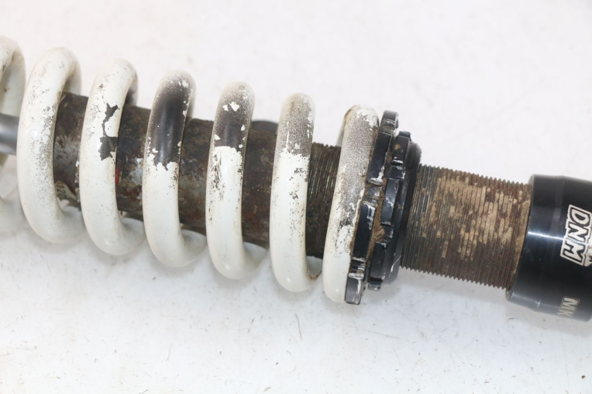 photo de AMORTIGUADOR TRASERO CRZ DIRTBIKE 140 - Enfoque en la estructura