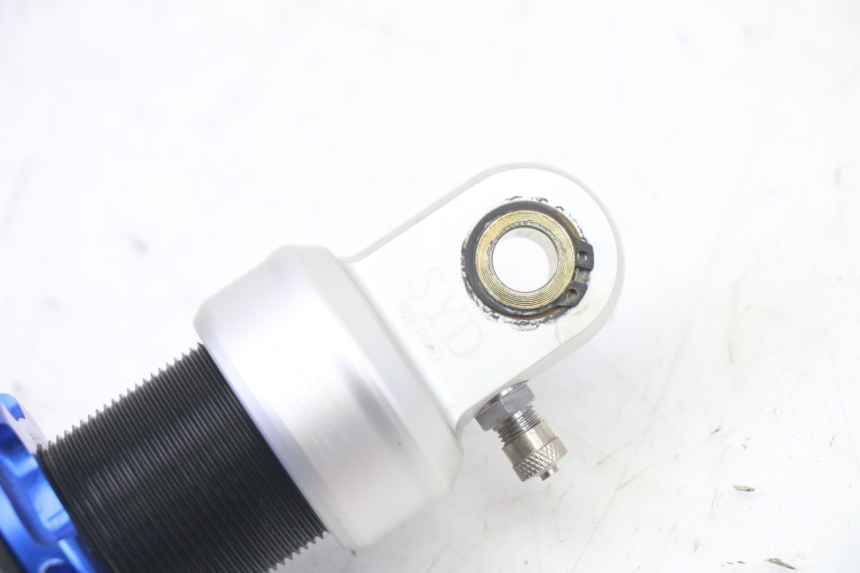 photo de AMORTIGUADOR TRASERO APOLLO RFZ 150 - Primer plano técnico