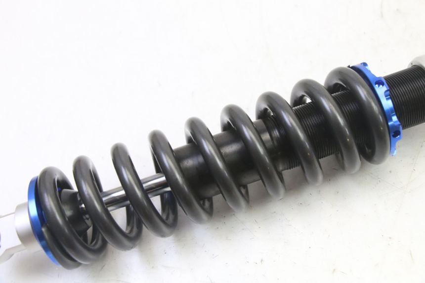 photo de AMORTIGUADOR TRASERO APOLLO RFZ 125 - Primer plano técnico