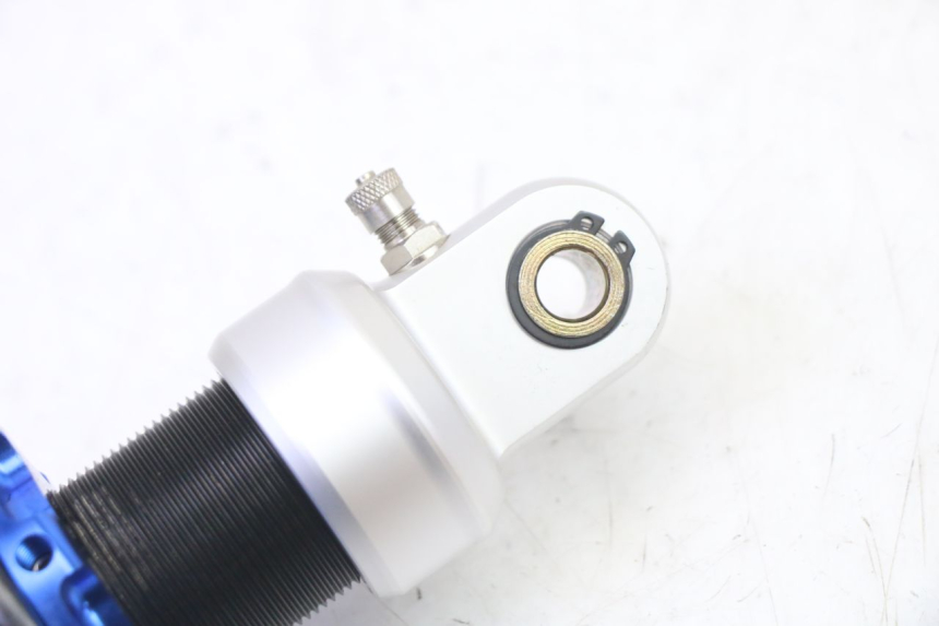 photo de AMORTIGUADOR TRASERO APOLLO RFZ 125 - Detalles de los puntos de fijación