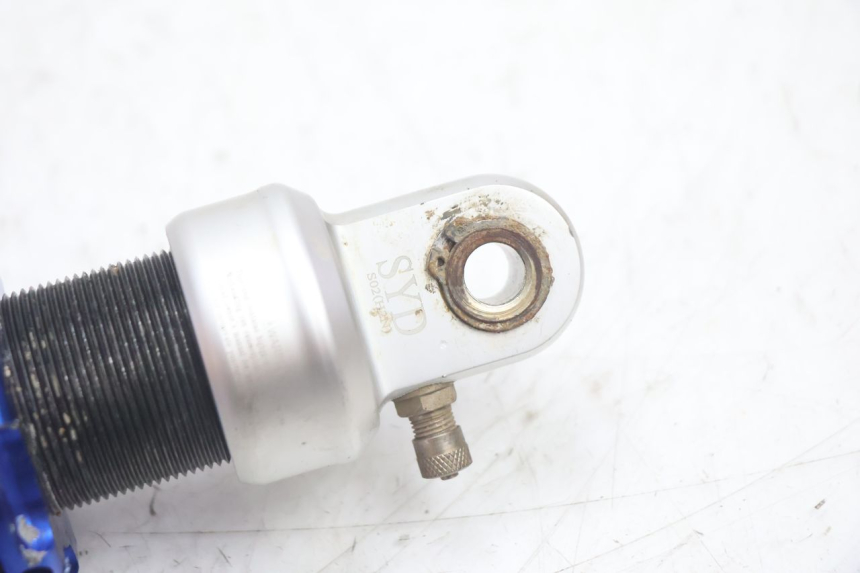 photo de AMORTIGUADOR TRASERO APOLLO RFZ 125 - Primer plano técnico