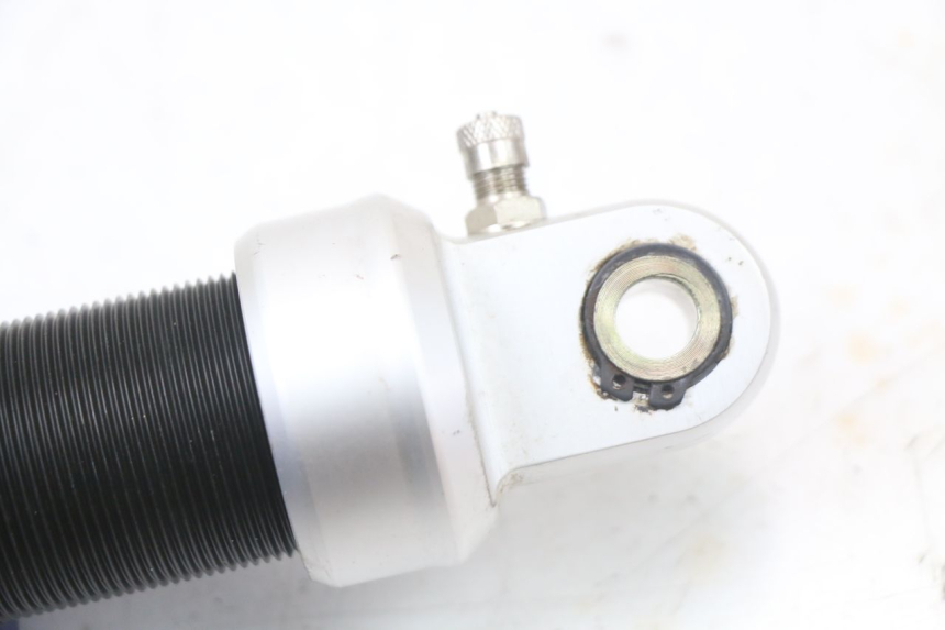 photo de AMORTIGUADOR TRASERO APOLLO RFZ 140 - Detalles de los puntos de fijación