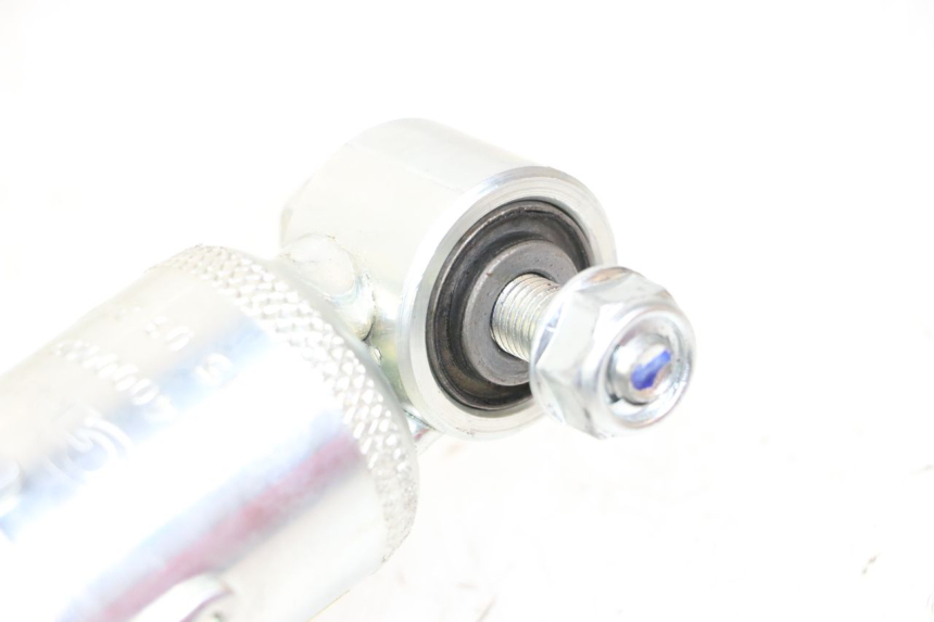 photo de AMORTIGUADOR TRASERO ROYAL ENFIELD SCRAM 411 (2022 - 2024) - Primer plano técnico