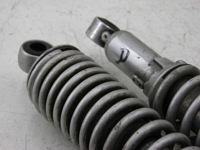 photo de AMORTIGUADOR TRASERO YAMAHA YBR CUSTOM 125 (2008 - 2010) - Primer plano técnico