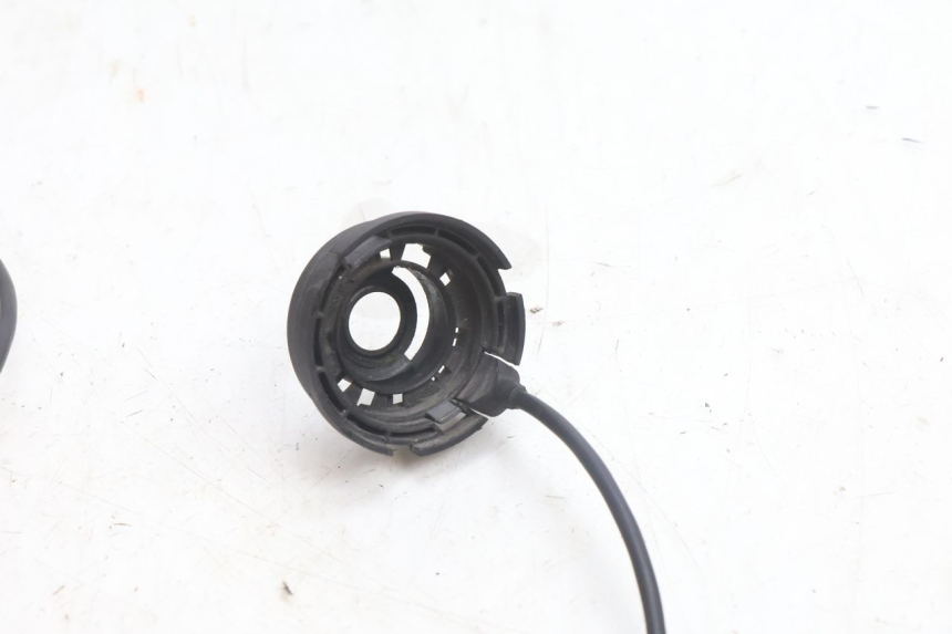 photo de ANTENA TRANSPONDEDOR PEUGEOT SATELIS 125 (2006 - 2009) - Primer plano técnico