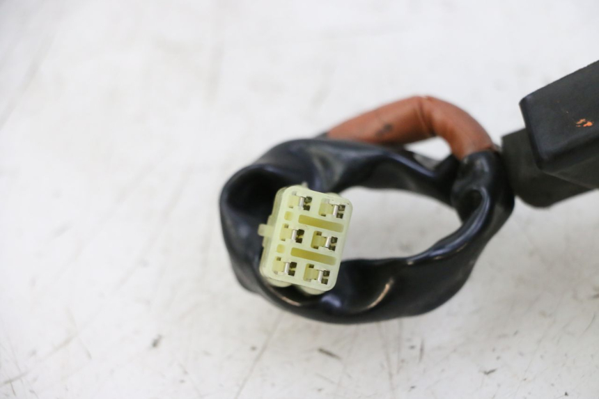 photo de ANTENA TRANSPONDEDOR YAMAHA X-MAX XMAX 125 (2010 - 2013) - Detalles de los puntos de fijación