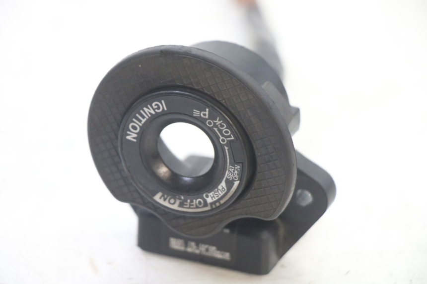 photo de ANTENA TRANSPONDEDOR YAMAHA YP X-MAX XMAX 400 (2014 - 2017) - Zoom estado de uso