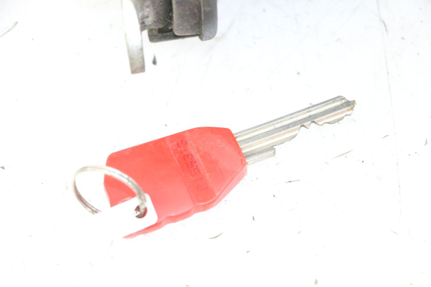 photo de ANTIRROBO PEUGEOT SPEEDFIGHT 100 (1997 - 2007) - Detalles de los puntos de fijación