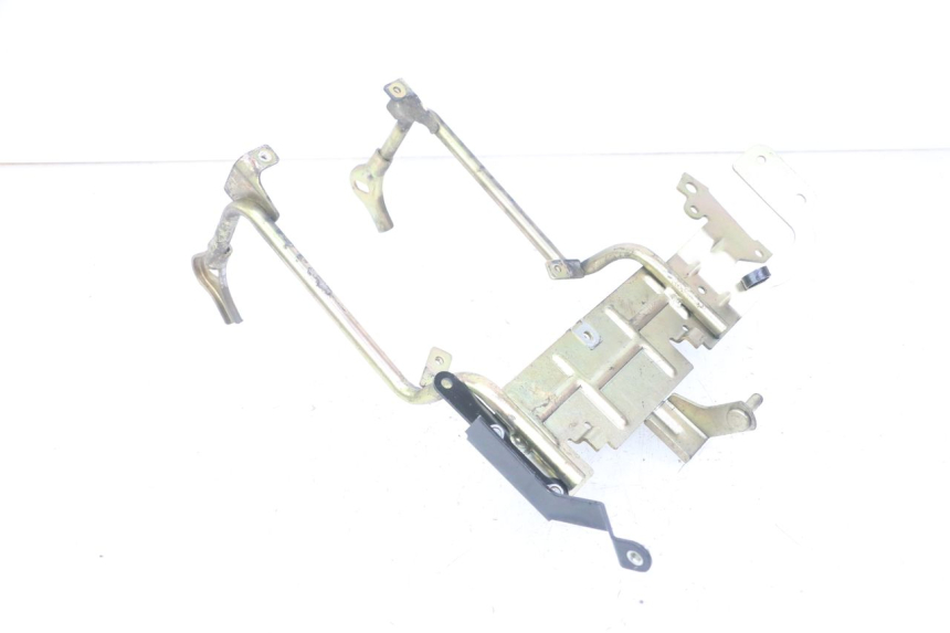 photo de CARENADO FRONTAL ARA PEUGEOT JET FORCE CARBU 50 (2003 - 2016) - Primer plano técnico