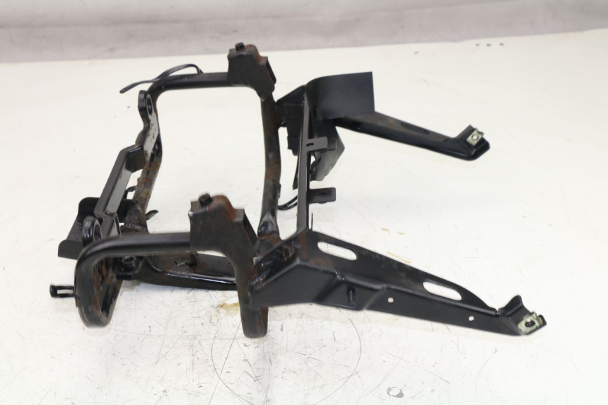 photo de CARENADO FRONTAL ARA SYM JOYRIDE 125 (2002 - 2009) - Detalles de los puntos de fijación