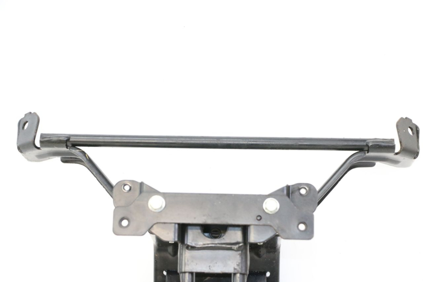 photo de CARENADO FRONTAL ARA PEUGEOT SATELIS 125 (2013 - 2018) - Detalles de los puntos de fijación