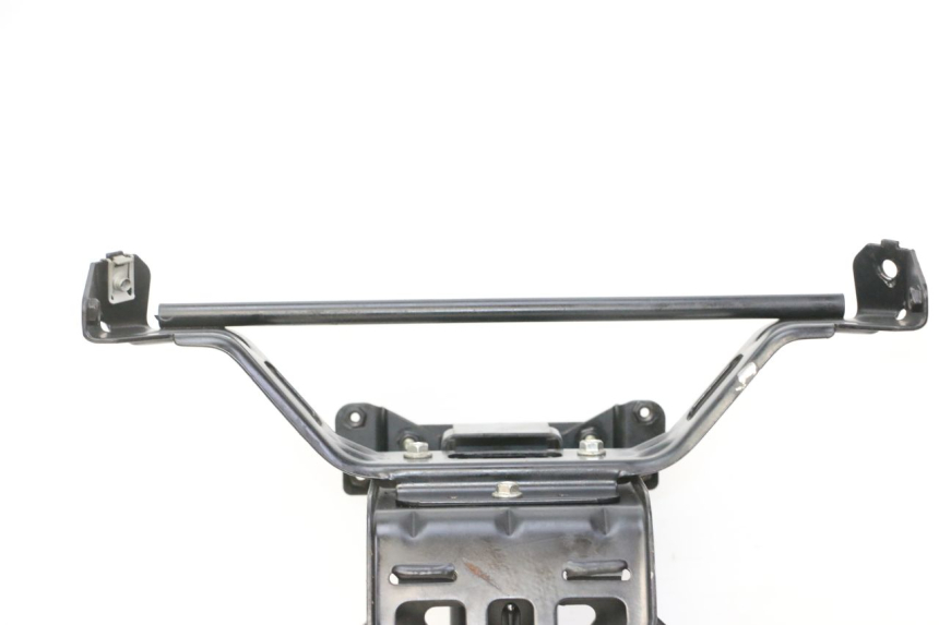 photo de CARENADO FRONTAL ARA PEUGEOT SATELIS 125 (2013 - 2018) - Detalles de los puntos de fijación