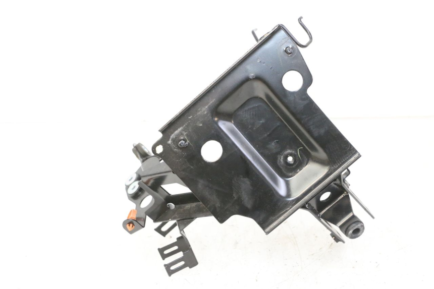 photo de CARENADO FRONTAL ARA YAMAHA XMAX X-MAX 125 (2021 - 2025) - Primer plano técnico