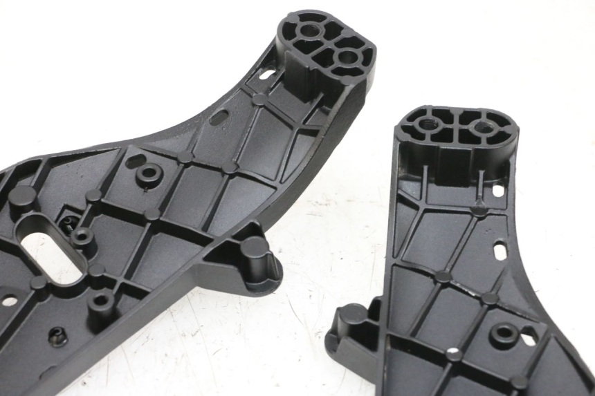 photo de CARENADO FRONTAL ARA BMW R GS 1250 (2021 - 2024) - Detalles de los puntos de fijación