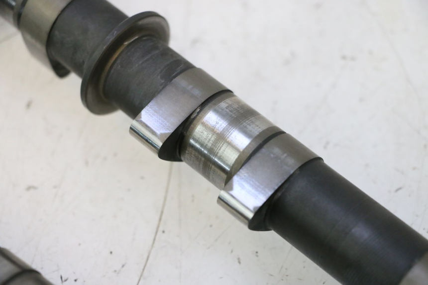 photo de ARBOL LEVAS YAMAHA FJR 1300 (2001 - 2005) - Primer plano técnico