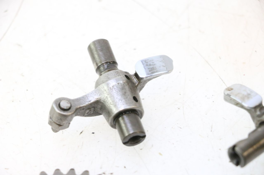 photo de ÁRBOL DE LEVAS PEUGEOT KISBEE 4T 50 (2010 - 2017) - Primer plano técnico