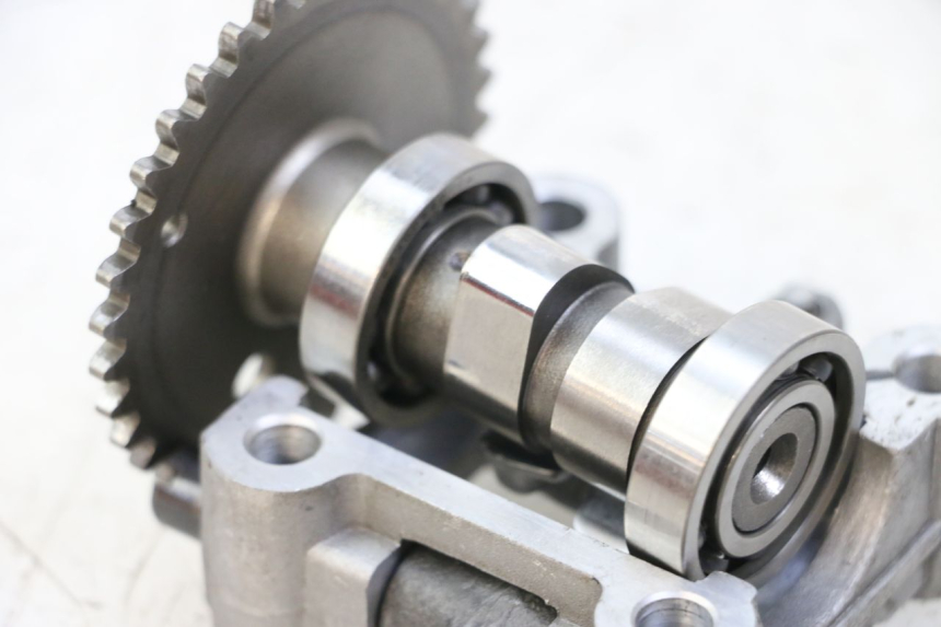 photo de ÁRBOL DE LEVAS KYMCO AGILITY 4T 50 (2018 - 2022) - Primer plano técnico