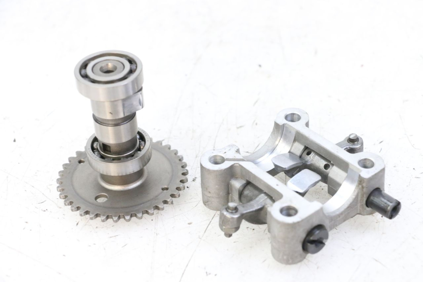 photo de ÁRBOL DE LEVAS KYMCO AGILITY 4T 50 (2018 - 2022) - Detalles de los puntos de fijación