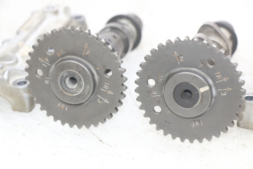 photo de ÁRBOL DE LEVAS SUZUKI SV N 650 (1999 - 2002) - Zoom sobre los componentes