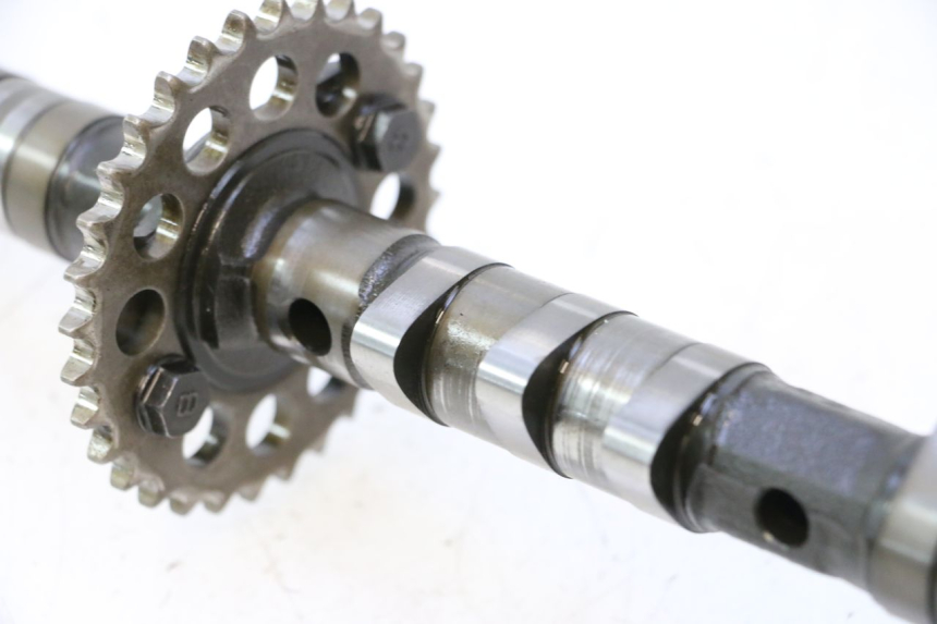 photo de ARBOL LEVAS ADMISION YAMAHA YZF R GENESIS 750 (1993 - 1998) - Primer plano técnico