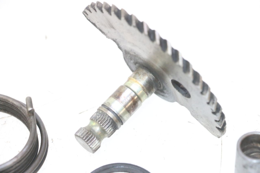photo de EJE PEDAL ARRANQUE JM MOTORS SANTANA 50 (2014 - 2023) - Primer plano técnico