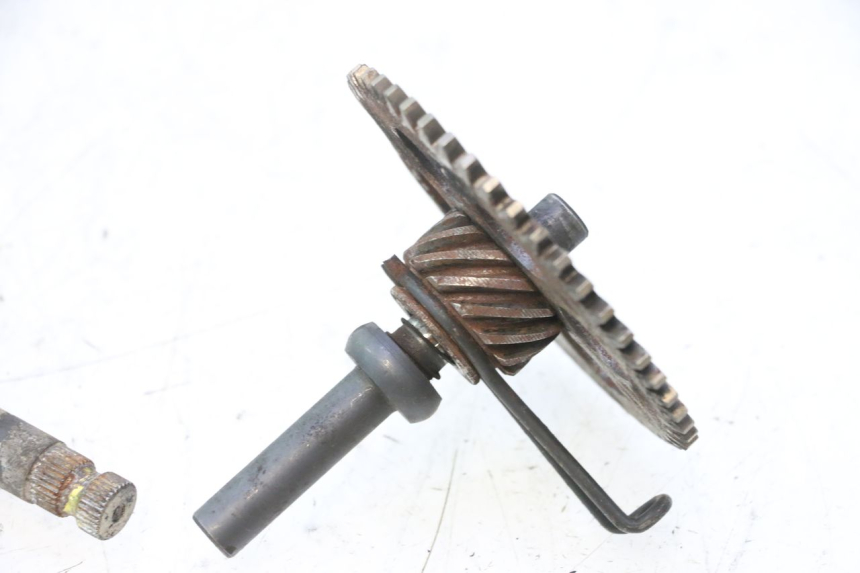 photo de EJE PEDAL ARRANQUE FYM SCOOTERONE 125 (2006 - 2008) - Primer plano técnico