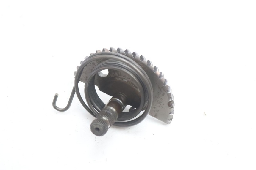 photo de EJE PEDAL ARRANQUE PEUGEOT SPEEDFIGHT LC 50 (1996 - 2002) - Primer plano técnico
