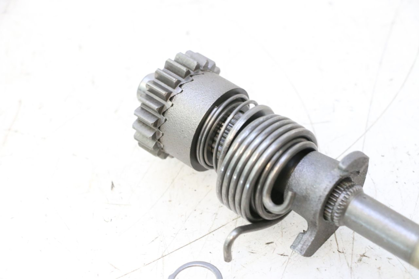 photo de EJE PEDAL ARRANQUE YAMASAKI STREET 50 (2013 - 2018) - Primer plano técnico
