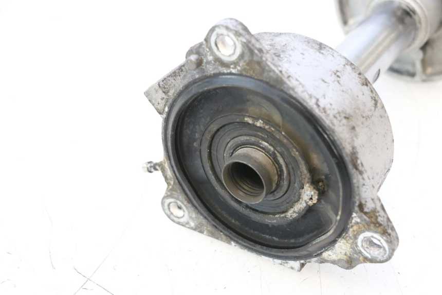 photo de EJE ENGRANAJES YAMAHA WAVE RUNNER GP R 1200 (2000 - 2003) - Primer plano técnico