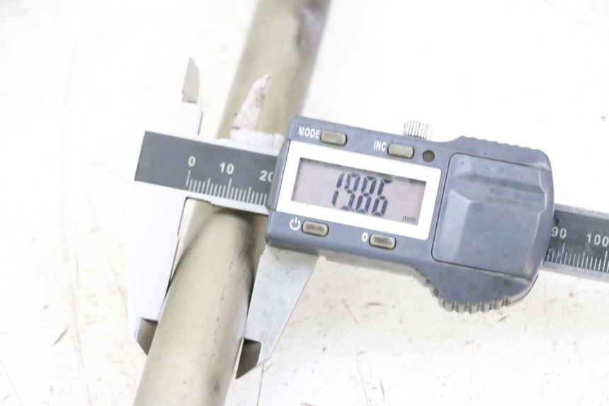 photo de EJE BASCULANTE BMW S RR ABS S1000RR 1000 (2015 - 2018) - Detalle de la pieza